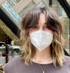 Shaggy Feminine Hair, Wavy Shag Short Hair, Shag Hairstyles With Highlights, Brown Shag With Highlights, Light Brown Shag Haircut, Blonde Highlights Shag Hair, Simple Shag Haircut, Shag With Curtain Bangs Short, Shag Hair Highlights