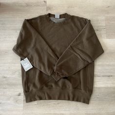 Gd Bough Green. Brand New. Aritzia Crewneck, Aritzia Perfect Hoodie, Aritzia Boyfriend Hoodie, Aritzia Sweatshirt, Aritzia Tna Hoodie Brown, Aritzia Sweaters & Cardigans, Black Zip Hoodie, Boyfriend Hoodie, Mock Neck Sweatshirt