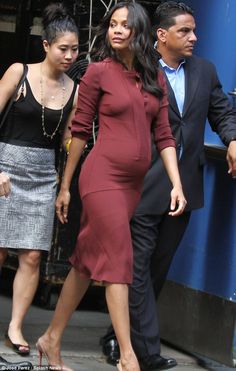 Zoe Saldana White Tight Dresses, Baby Bump Style, Maternity Chic, Pregnant Celebrities, Cute Maternity Outfits, Stylish Maternity Outfits, Pregnancy Looks, Bump Style