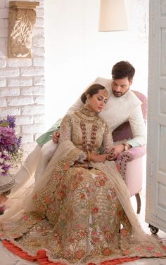 Bridal Dress Pakistani, Choli Style, Bride Lehenga, Net Lehenga Choli, Couple Shoots, Dress Pakistani, Crazy Fashion, Floral Lehenga, Portrait Couple