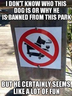 a sign that is telling people not to use dogs in the park or on skateboards