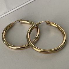 The perfect pair of hoops for every outfit. Details: Stainless Steel 18k Gold Hypoallergenic Thick Hoops Size: 2 in Gold Hoop Earrings Aesthetic, Hoop Earrings Aesthetic, Xoxo Jewelry, Resin Jewelry Diy, Dope Jewelry, Jewelry Essentials, Stacked Jewelry, Classy Jewelry, Jewelry Photography