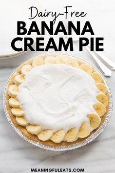 A banana cream pie with fresh bananas and whipped cream on top Paleo Banana Cream Pie, Gluten Free Dairy Free Pie Recipes, Dairy Free Oreo Pie, Dairy Free Gluten Free Pie, Non Dairy Desserts Easy, Gf Dairy Free Dessert, Gluten Free Dairy Free Recipes Dessert Simple, Dairy Free Peanut Butter Pie, Dairy Free Coconut Cream Pie