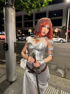 #knight #joanofarc #halloween #coif #armour #joanofarccostume #cosplay Womens Knight Costume, Inanimate Object Costume, Iconic Movie Characters Costumes, 2024 Costume Ideas, Joan Of Arc Halloween, Funny Costume Ideas, Joan Of Arc Costume, Fantasia Diy, Knight Halloween Costume