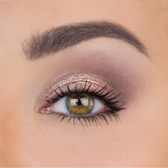 Mother Of The Bride Makeup Hooded Eyes, Make Up For Mom Of The Bride, Eye Makeup For Hazel Eyes Over 50, Make Up Mother Of The Bride, Make Up Yeux Bleus, Mother Of The Bride Makeup Over 50 Brown Eyes, Hazel Eye Makeup, Thrive Causemetics, Makeup For Hazel Eyes