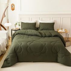 Return Policy Fast Delivery Trusted seller Army Green King Comforter Set 3Pcs Dark Green Bedding Comforter Sets Daisy Puff Boho Comforter Floral King Size Comforter Set Product Description 【High Material】: This dark green floral comforter set is made of high quality cotton with soft ultra microfiber inner fill. Super soft, hotel quality, durable, breathable, and machine washable. 【3Pcs Blue Floral Comforter Sets King 】 : 1 x king comforter ( 104'' x 90'') + 2 x standard pillowcases ( 20'' x 36''); 【Daisy Puff Pattern Design】: With a silky-smooth finish that feels cool to the touch, it’s topped with oversized daisy color-pop stitching at the top. Pair with our daisy puff cases set for a coordinated look we love. Cloud-like comforter in cotton percale for a smooth touch -Quilted with an over Comforter Sets Floral, Green Floral Comforter, Blue Floral Comforter, Dark Green Bedding, Green Comforter Sets, Green Bedding Set, Bedding Comforter Sets, King Size Comforter, Bedding King