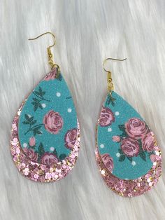 Floral Double Layer Faux Leather Teardrop Earrings! All jewelry is nickel free! **All earrings come with the back lined with matching color vinyl** These are made by hand with love! *Message me for any custom requests* Cricket Ideas, Diy Leather Earrings, Laser Engraved Ideas, Love Message, Faux Leather Earrings, Simply Chic, Inspired Jewelry, Cord Bracelets, Pioneer Woman