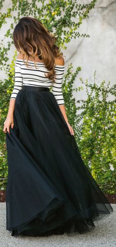 Last Year’s tulle skirt trend: Kim Le is wearing a black maxi tulle skirt from Space 46 Tule Rok, Scene Girl, Skirt Tulle, Tulle Skirt Black, Tulle Maxi Skirt, Chique Outfits