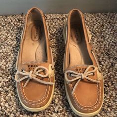 Never Worn!! Sperry Angelfish Boat Shoe Comfortable Shoe Perfect For Those Summer Days. Size: 6 Color: Brown Boat Shoes Women's, Blue Boat, Brown Leather Loafers, Sperry Shoes, Swim Shoes, Golf Shoes, Shoe Print, Distressed Black Jeans, Sperrys