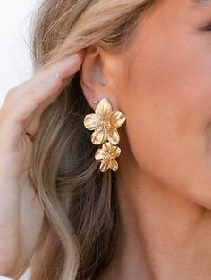 DETAILS Composition: 100% Alloy Flower Drop Earrings, Golden Earrings, Jewelry Accessories Ideas, Prom Jewelry, Classy Jewelry, Jewelry Lookbook, Girly Jewelry