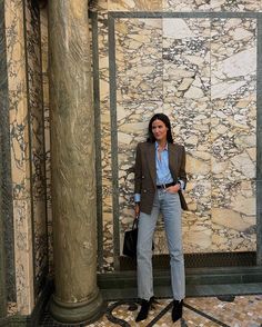 Casual Chic Spring, Business Casual Outfits For Work, 1m Followers, Street Style Paris, Autumn Street Style, The Vault, Street Style Chic, New Classic