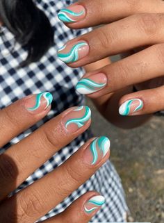 Beach Nails Vacation Ocean Simple, Summer Gel Nails 2024, Ocean Aesthetic Nails, Turtle Nails Design, Surfer Nails, Summer Cruise Nails, Classy Beach Nails, Costa Rica Nails, Sea Turtle Nails