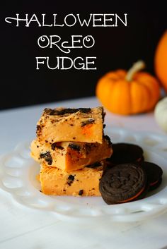 halloween oreo fudge on a plate with cookies