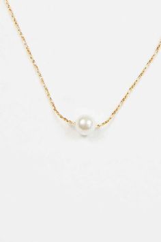 This 18K gold dipped dainty pearl charm necklace is a simple and classic piece that can be worn every day and will easily become a staple in your jewelry rotation! Pearl necklaces will never go out of style, so we know this will be a perfect choice for you! Cheap Real Gold Jewelry, Simple Gold Pearl Necklace, Gold Homecoming Jewelry, Simple Cute Jewelry, Necleses Gold, Trendy Gold Charm Necklace With Pearl Pendant, Trendy Gold Pearl Charm Necklaces, Simple Gold Pearl Necklace With Delicate Chain, Gold Pearl Necklace With Delicate Chain