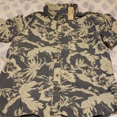 American Eagle Mens Large Short Sleeve Button Down Shirt. Floral Print Pattern. Brand New W/Tags, Perfect Condition Never Been Worn. As Always Make Me An Offer. Cotton Button-up Hawaiian Shirt, Blue Hawaiian Button-up Shirt, Blue Collared Hawaiian Shirt With Button Closure, Blue Cotton Hawaiian Shirt With Buttons, Long Sleeve Cotton Hawaiian Shirt With Button Closure, Cotton Long Sleeve Hawaiian Shirt With Button Closure, Cotton Hawaiian Shirt With Button Closure, Long Sleeve Cotton Hawaiian Shirt, Floral Prints Pattern