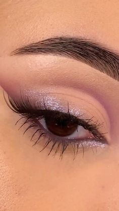 Simple Wedding Makeup Purple, Makeup Looks For Homecoming Purple Dress, Makeup Ideas For Light Purple Dress, Light Purple Simple Makeup, Cute Simple Eye Makeup Looks, Make Up For Purple Outfits, Hoco Makeup Ideas For Purple Dress, Simple Makeup For Purple Outfit