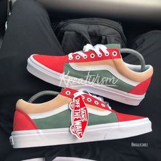 Skateboard Style, 2018 Instagram, Shoes Illustration, Free Runs, Bling Shoes, Stunning Shoes, Shoe Style