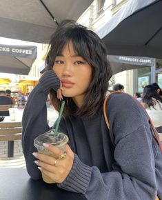 igjihoonkm #womenhairstyleasian Prom Pact, Asian Haircut, Hair Inspiration Short, Haircuts Straight Hair, Foto Poses, Short Hair With Bangs, Short Hair Haircuts, Asian Hair