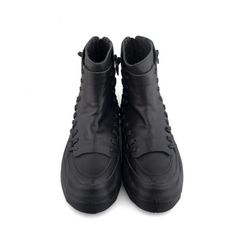 Men who like heavy-duty, durable boots will love these ankle boots with a stitch design, zipper closure, and a classic, round toe shape. Carefully handmade to perfection and fashioned from the finest cow leather and rubber, these men's ankle boots are designed to offer supreme protection from wear and tear. Black High Top Shoes, Boots Luxury, Basic Boots, Mens Ankle Boots, Autumn Pattern, Black High Tops, Pu Heels, Boot Types, Mens Luxury