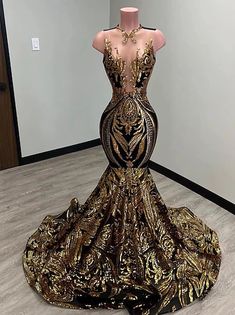 Mermaid / Trumpet Evening Gown Sparkle & Shine Dress Carnival Red Green Dress Floor Length Long Sleeve V Neck Sequined with Feather Crystals 2024 2024 - $177.99 Sparkle Prom Dress, Plus Size Evening Gown, Prom Dress Inspiration, Evening Gowns Elegant