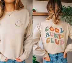 This cute retro Shirt is an ideal gift for the best aunt in the world.  It has a back an front print with flower smileys.  ♥ PRODUCTION TIME: 1-5 days (Usually 2-3 days)   ♥ SHIPPING TIME: 2-5 days (Usually 3 days)   ♥ PRODUCT DESCRIPTION: Gildan 18000 Unisex Sweatshirt  This sweatshirt feels cozy and is the perfect choice for those colder months. Quality print makes. 50% cotton and 50% Polyester (fibre content may vary for different colors) Made with a medium-heavy fabric blend (4.2 oz/yd² (142 g/m Runs true to size   Our Relaxed Fit Tee (Gildan 18000) is a unisex style that runs a touch small for men, and about a half a size large for women.  It's a relaxed fit and is soft and cozy. * For Sweatshirt sizes please refer to the Listing Image.   ♥ CARE INSTRUCTION: Machine wash: warm (max 30 Hoodie Colors, Family Reunion Gifts, Aunt Sweatshirt, Groovy Shirt, Aunt Shirt, Auntie Shirts, Display Pictures, Aunt Shirts, Club Sweatshirts