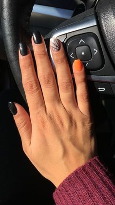 Spooky Halloween Gel Nails Short, Short Dip Powder Nails Halloween, Halloween Nails Nail Art, Halloween Nails Short Dip, Holiday Nails Halloween, Dip Halloween Nail Ideas, Halloween Nail Dip Designs, October Nails Designs, Halloween Nails Web