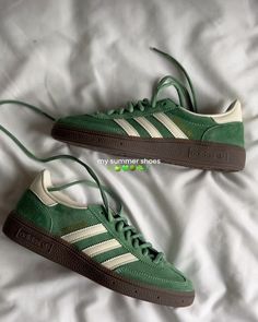 #spezial #adidas #shoeinspo #summer #shoes #sneakerhead Addias Shoes, Spezial Adidas, Adidas Star, Sneaker Lovers, Adidas Girl