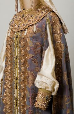 Русский княжеский костюм. Мария Усова Russian Inspiration, Russian Traditional Clothing, Byzantine Fashion, Russian Princess, Prince Costume