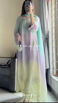 Fancy Suit Designs Pakistani, Lulusar Clothing Pakistan, Simple Suit Designs Indian Style Latest, Unique Suits Women, Unique Dress Ideas, Banarsi Suit Design, Pakistani Dress Design Ideas, Simple Suit Designs, Latest Suit Design