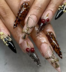 * nailsssbyttt on insta * #longnailsl #nails #nailinspo #nailideas #stilettos #stilletonails Cool Stiletto Nails, Sade Nails, Mismatch Nails, Chain Nails, Mismatched Nails, Ongles Bling Bling, Boujee Nails, Cheetah Nails, Leopard Nails