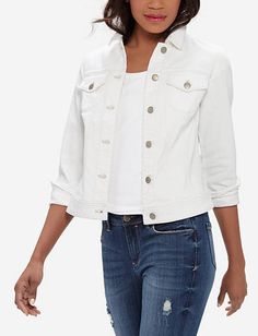 White Jean Jacket Outfits, White Denim Jacket Outfit, White Jacket Outfit, White Jackets, Jean Jacket Outfits, Denim Jacket Outfit, White Jean Jacket, White Denim Jacket, Dark Jeans