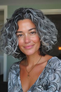 Stunning Salt and Pepper Hair Inspo for Women of All Ages - Flo's Blog Long Choppy Bob, Salt And Pepper Hair Color, Pepper Hair Color, Mum Hair, Grey Blending, Black White Hair, Hairstyles Color