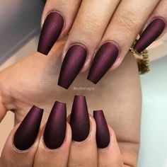 15 Stunning Burgundy Nail Colors for Winter 2023-2024 - thepinkgoose.com Burgundy Matte Nails, Black Coffin Nails, Matte Nail Polish, Matte Nails Design, Purple Nail, Burgundy Nails, Super Nails, Blue Nail