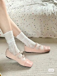 Pink Shoes, Pretty Shoes, Dream Shoes, Shoe Boots, Lookbook, Casual Outfits, Ballet, My Style