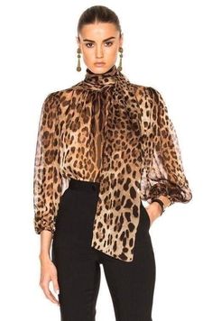 Leopard Print Outfits, Ladies Blouse Designs, Fashion Tops Blouse, Elegant Blouses, Leopard Print Blouse, Trend Fashion, Beautiful Blouses, Outfits Fashion, Print Blouse