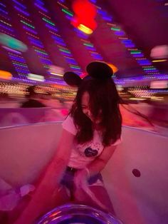 Ride Poses Disneyland, Disneyland Ideas Photos, Disneyland Teacups Pictures, Aesthetic Disney Photos, Orlando Picture Ideas, Disney World Inspo Pics, Tokyo Disney Aesthetic, Disneyland Date Aesthetic, Disneyland Paris Pictures