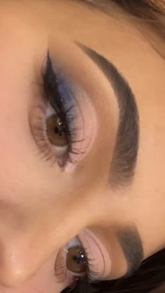 Neutral Glam, Maquillage Yeux Cut Crease, Sultry Makeup, Angel Makeup, Kylie Makeup, Eye Makeup Images, Beauty Space, Jenner Makeup, Girls Things