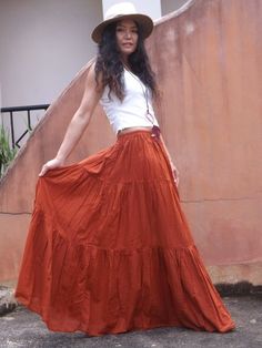 Flowy Clothes Aesthetic, Burnt Orange Skirt, Boho Long Skirt, Cutesy Clothes, Stile Boho Chic, Long Skirt Fashion