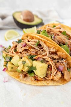 Packed with bold chipotle taste, these easy chicken tinga tacos make taco night both quick and flavorful! Easy Shredded Chicken Tacos, Tinga Tacos, Jackfruit Tacos, Pollo Recipe, Chicken Tinga