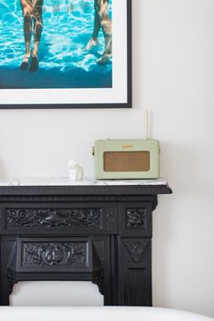 an old fashioned radio sitting on top of a table