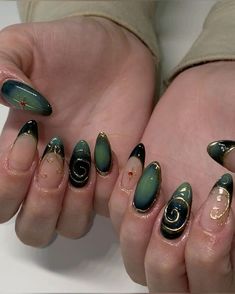 Almond Acrylic Nails Green, Burgundy And Green Nails, Nail Designs Simple Almond, Labradorite Nails, Almond Nails Green, Green And Purple Nails, 22 Bday, Bday Nails, Emerald Nails