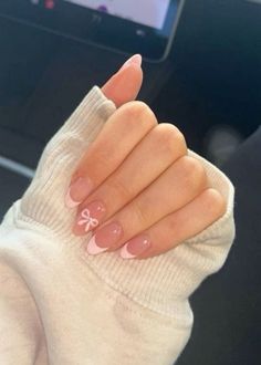 Neutral Nails For School, Nails Idea For School, Back Go School Nails, Nail For School Natural, School Nails Ideas For Teens, Back To School Nails Almond Shape, Summer Bow Nails, Simple Nails Back To School, Cute Simple Nails For School