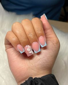 short/medium blue french tip nails with acrylic flowers Nail Inspo For Small Nails, Light Blue French Tip Acrylic Nails, Nails Design Back To School, Nails Under 50 Dollars, Blue Nails With Flowers Acrylic, Blue French Tip Nails Short With Design, Short French Tip Nails Blue, Short Blue French Tip Acrylic Nails, Blue Aesthetic Nails Short