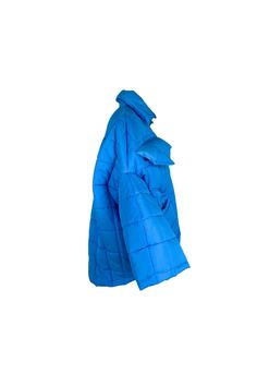 Unisex quilted jacket "Lupinus Blue" features a round shoulder and oversized fit for a relaxed, comfortable feel. It's made from lightweight, wrinkle-free polyester and has large pockets, windproof, and water repellent properties. The soft, bold shape makes it a statement piece, and the hypoallergenic synthetic padding adds warmth without compromising style.Size Guide:ONE SIZE (fits to XS-XL)Collar - 51 cmWides middle line - 170 cmBottom line - 140 cmSleeve ends - 57 cmLength from the neckline t Oversized Solid Outerwear With Multiple Pockets, Oversized Blue Outerwear With Pockets, Oversized Blue Outerwear, Blue Nylon Outerwear With Padded Collar, Blue Quilted Jacket For Fall Outdoor Activities, Blue Quilted Jacket For Fall Outdoor, Blue Quilted Jacket For Outdoor Fall Activities, Functional Blue Nylon Puffer Jacket, Oversized Quilted Nylon Outerwear