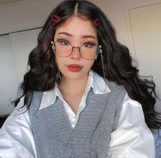 Glasses Makeup Looks, Glasses Outfit Aesthetic, Makeup Looks With Glasses, Emo Shag, Makeup With Glasses, Hair Styles Cute, Hair Styles Long Hair, High Bun Hair, Shaggy Short Hair