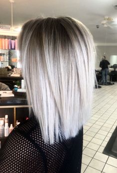 Blonde Hair With Roots, Hair Color Ideas For Black Hair, Color Ideas For Black Hair, Platinum Blonde Hair Color, Ideas For Black Hair, Silver Blonde Hair, Icy Blonde Hair, Kadeřnické Trendy, Color Ideas For Short Hair