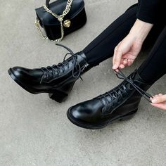 Sepatu Platform, Boots With Laces, Buckle Boot, Aesthetic Shoes, Block Heel Boots, Pretty Shoes, Casual Style Outfits, Beautiful Shoes