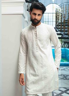 White Kurta Men, Traditional Indian Mens Clothing, Stylish Boy Clothes, Wedding Kurta For Men, Haldi Outfits, Stylish Boy, Gents Kurta Design, Mens Wedding Attire, Kurta Cotton