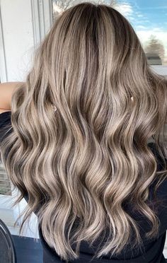 Mousy Hair With Blonde Highlights, Mushroom Brown Blonde Balayage, Mushroom Hair Highlights, Mushroom Color Hair With Highlights, Mom Hair Color Ideas Blonde, Ash Blonde Hair Root Smudge, Mushroom Blonde Highlights On Dark Hair, Mushroom Ash Blonde Hair, Mushroom Blonde Hair With Highlights