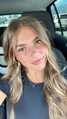 Honey Dip Hair, Super Light Brown Hair With Highlights, Highlight Dark Blonde Hair, Dirty Blonde Hair With Light Highlights, Viral Hair Color, Light Highlights On Light Brown Hair, Hair Inspo Brown Highlights, Riley Saurage Hair, Light Brown Hair W Highlights